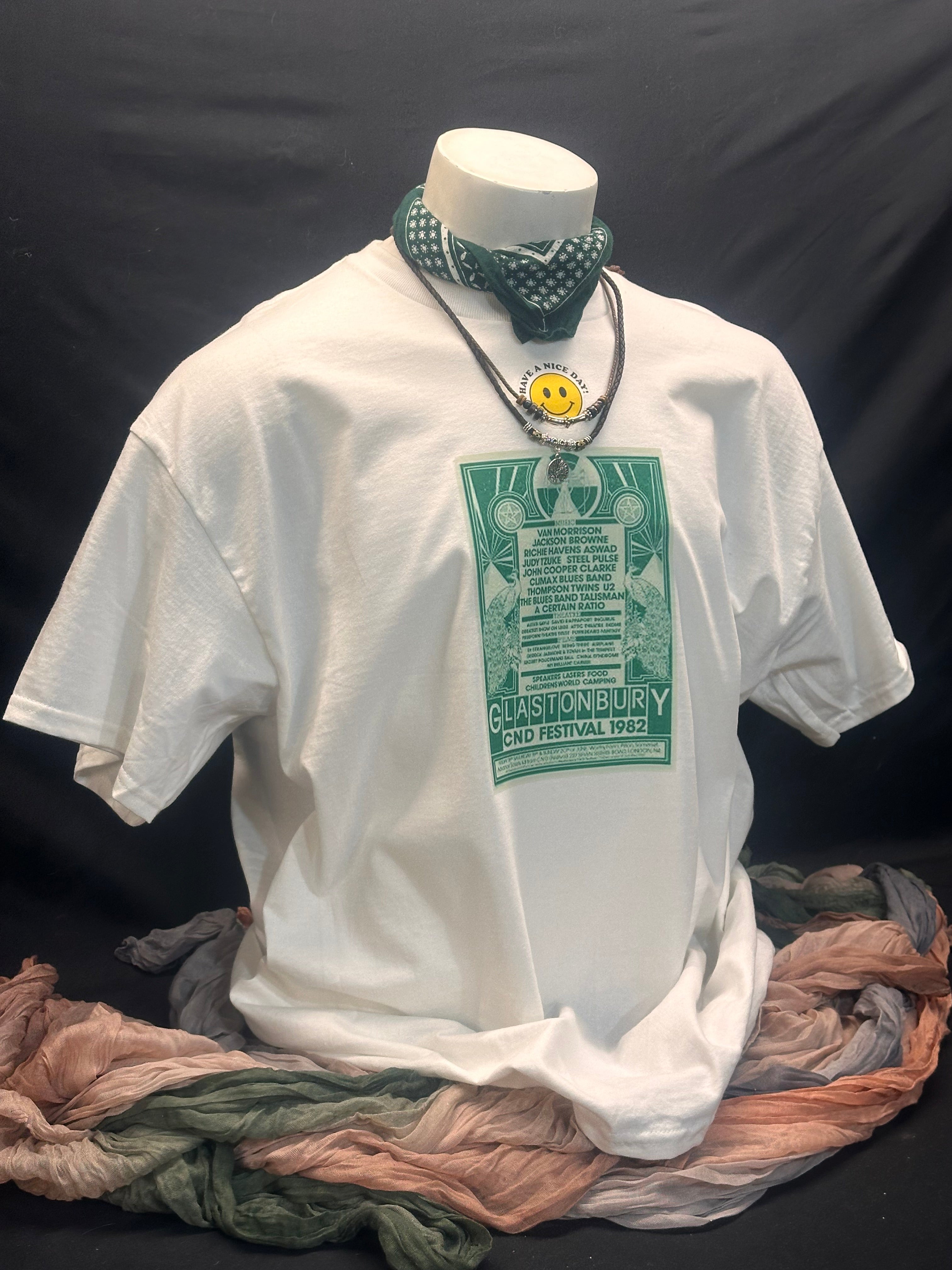 Glastonbury 1982 Vintage Themed Motif T-shirt