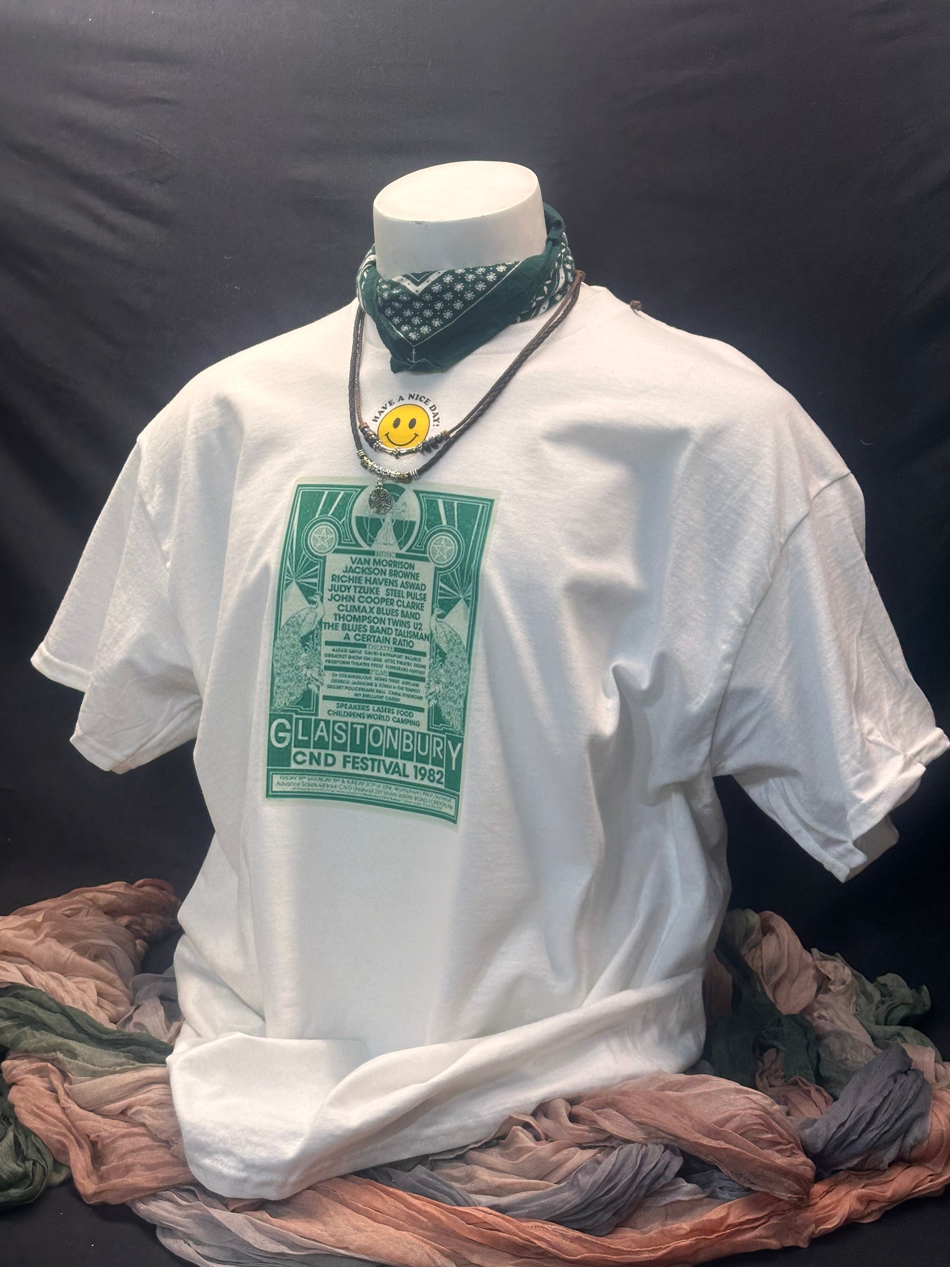Glastonbury 1982 Vintage Themed Motif T-shirt